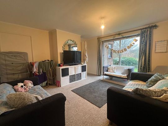 4 bedroom semi-detached house to rent - Photo 1