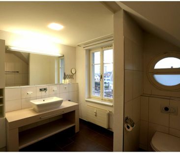 Moderne 2.5-Zimmer-Dachwohnung in Bahnhofsnähe mit hochwertigem Inn... - Photo 5