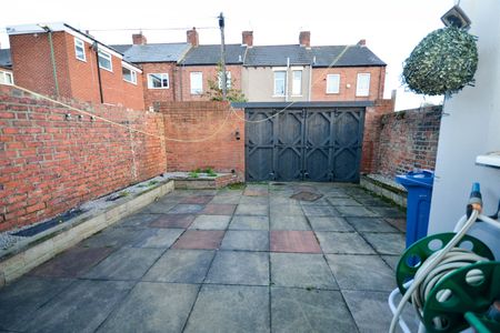 3 bed house to rent in South Frederick Street, South Shields, NE33 - Photo 2