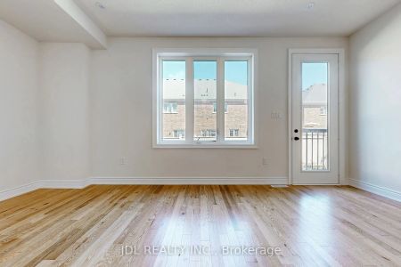 Condo Townhouse For Lease | N9249432 - Photo 3