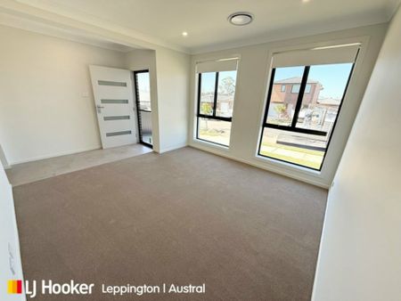 FRESH, MODERN & MOVE IN READY - Photo 5