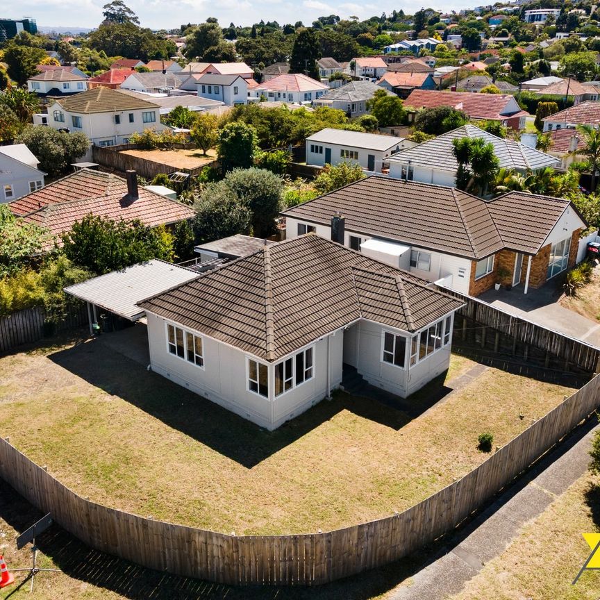 Fully Renovated Four Bedroom spacious house - Photo 1