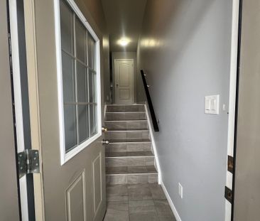 For Lease - 3200 Singleton Avenue Unit# 3, London South, Ontario - Photo 1