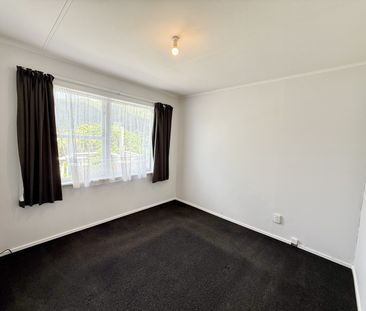 17 Amundsen Grove, Stokes Valley - Photo 6