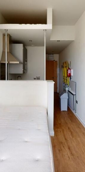 Studio to rent - Photo 1