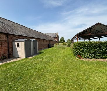 2 bedroom barn conversion to rent - Photo 1