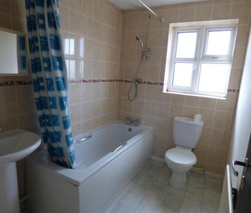 2 bedroom semi-detached house to rent - Photo 3