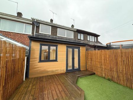 3 bedroom terraced house to rent - Photo 3