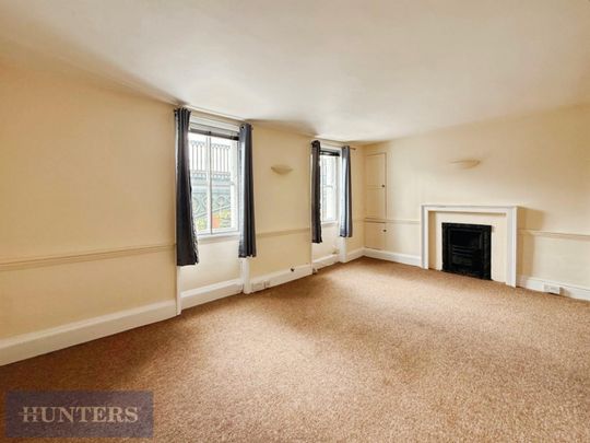 3 bedroom Flat To Let - Photo 1