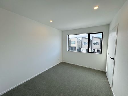 Kiato Lane - Brand New Home in the heart of Flat Bush - Photo 2