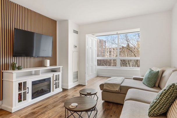 For Lease - 326 Major Mackenzie Drive Unit# 511, Richmond Hill, Ontario - Photo 1