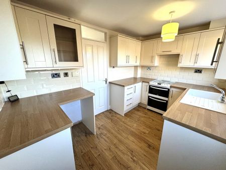 2 bedroom terraced house to rent - Photo 5