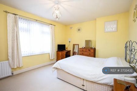 2 bedroom semi-detached house to rent - Photo 3