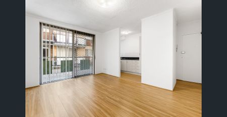 Renovated 1-bedroom apartment - Photo 4