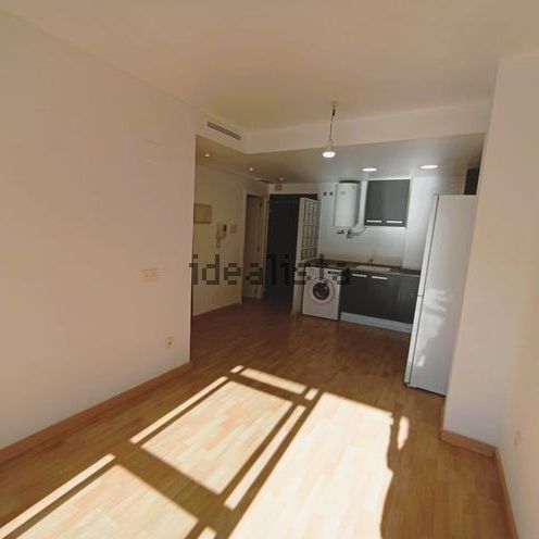 Alquiler de piso en Calle Urani - Photo 1