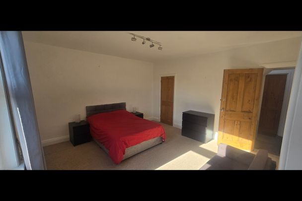 Room in a Shared House, Arthington View, LS10 - Photo 1