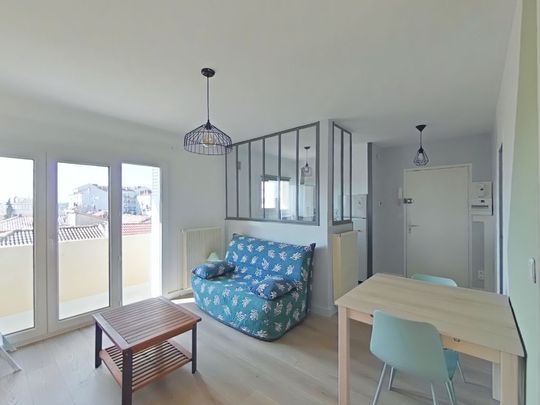 Location Appartement 2 pièces Meublé 35m² ROMANS SUR ISERE 26100 - Photo 1