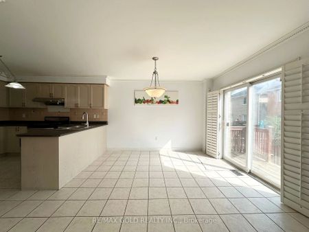 Detached Home For Lease | W9053645 - Photo 2