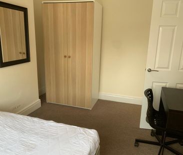 4 bedroom semi-detached house to rent - Photo 1