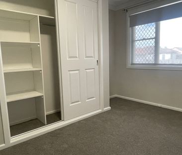 Spacious 3 Bedroom Renovated Unit - Photo 4