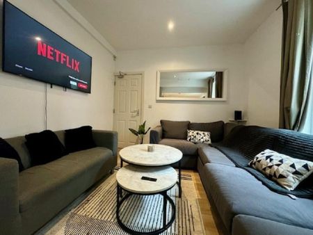 7 Bed Semi-Detached House, Derby Grove, NG7 - Photo 4