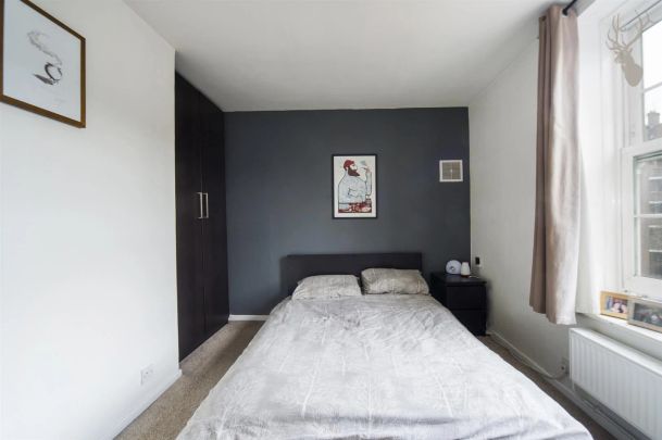 2 Bedroom Flat - Purpose Built - Photo 1