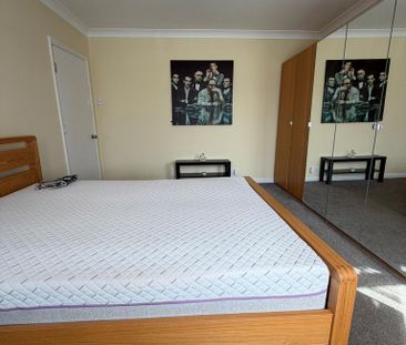 1 bedroom in a house share to rent - Photo 2