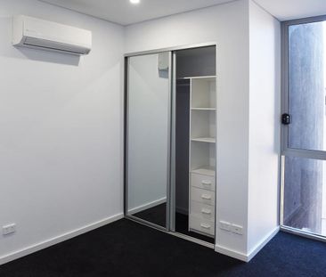 Modern 2-Bedroom Apartment in 'The Galleria' Prime Parramatta Lifes... - Photo 2