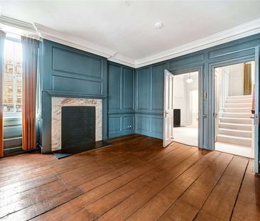 A beautifully restored townhouse offering contemporary living in the heart of Soho. - Photo 4