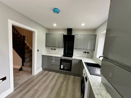 2 bedroom semi-detached house to rent - Photo 5