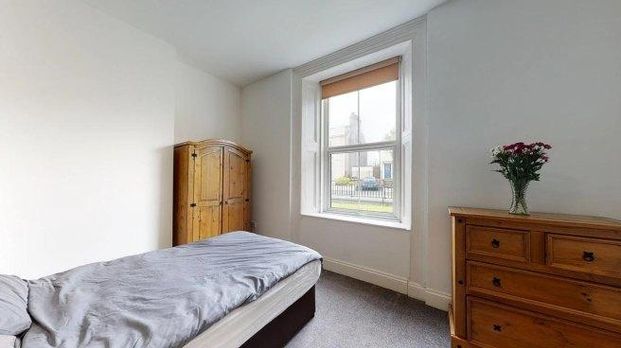 5 bedroom flat to rent - Photo 1