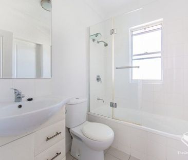 Large 2 Bed/2 Bath unit & Bay breezes - Photo 4