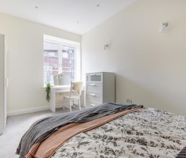 1 Bed Flat, Old Oak Mews, W12 - Photo 6