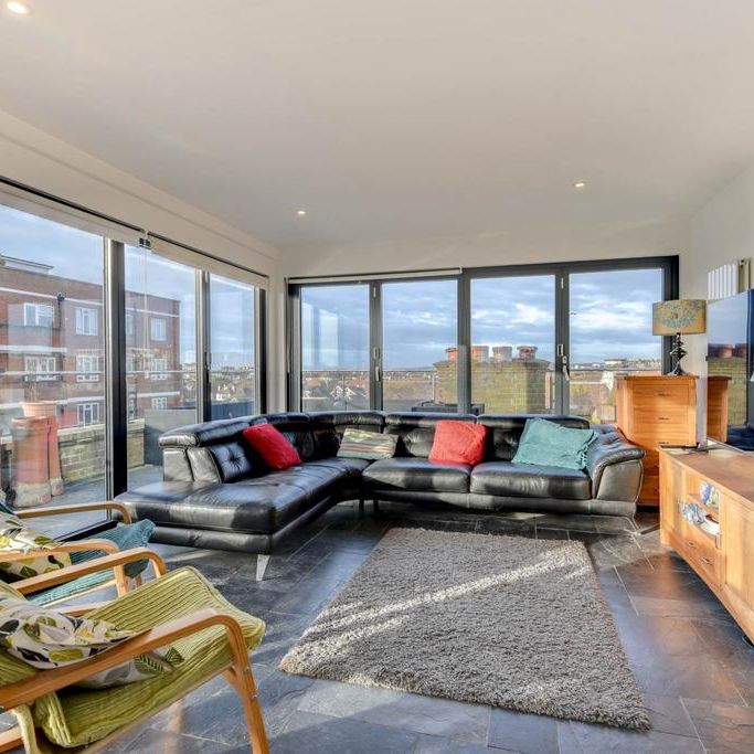 3 bedroom flat to rent - Photo 1