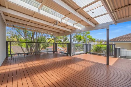 “Charming Family Home in Erina Awaits!” - Photo 4