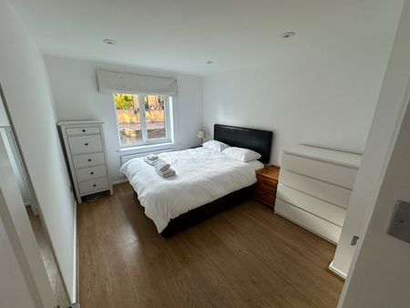 2 Bed Flat, London, E1W - Photo 2
