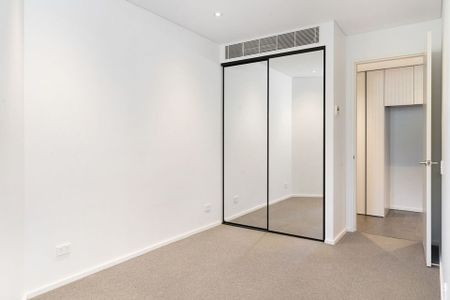 Stylish Apartment in Ultra-Convenient Location &ast;&ast; Available Now &ast;&ast; - Photo 3