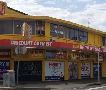 Large 2 Bedroom flat above shops in St Marys! - Photo 1