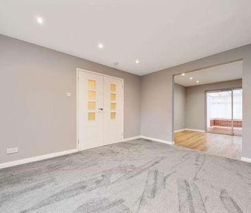 Springfield Park, Johnstone, PA5 - Photo 4