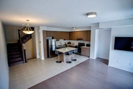 For Lease - 5116 Vetere Street, Mississauga, Ontario - Photo 3