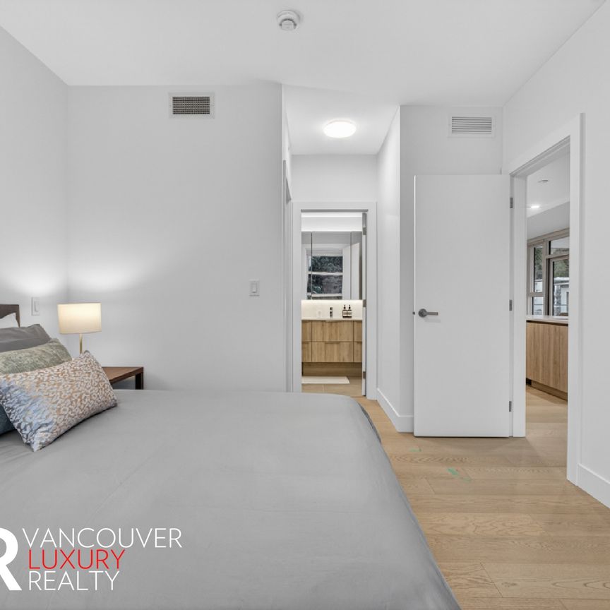 Condo in West Vancouver, British Columbia - Photo 1