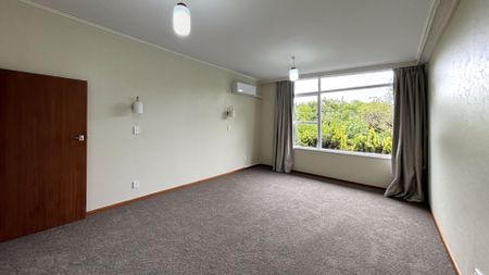 Raumati South - 2 Bedrooms - Photo 4