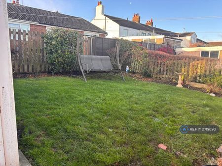 2 bedroom bungalow to rent - Photo 2