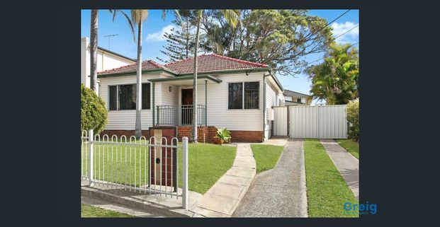 Spacious 3 Bedroom Family Home with Optional 4th bedroom, Teenagers Retreat and Separate Workshop - Photo 1