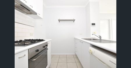 Immaculate One Bedroom Apartment With Fresh Re-Paint On Whiteman Street! - Photo 4