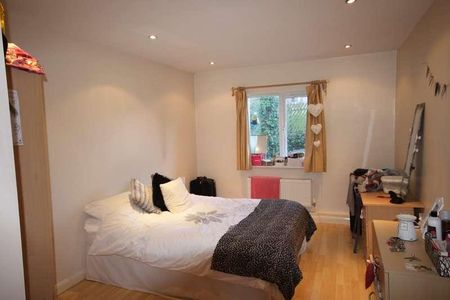 Delph Court, Woodhouse, Leeds, LS6 - Photo 5