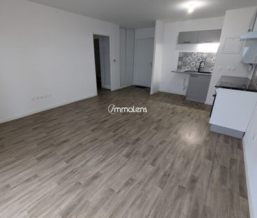 T3 2 chambres avec balcon et place de stationnement - Photo 3