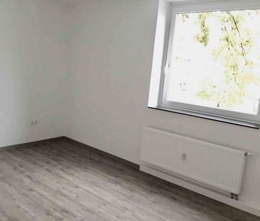 Nette 3-Zimmer-Wohnung mit Tagslichtbad wartet auf neue Bewohner - Photo 2