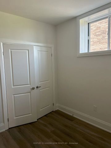 Detached Home For Lease | N9247650 - Photo 2