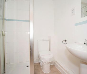 1 bedroom in a flat share to rent - Photo 6